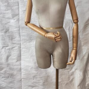 Half leg dummy with round flat plate, wooden hand & face